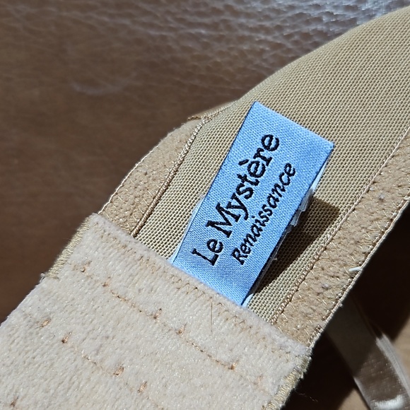 Le Mystere Renaissance Carina Seamless Contour Underwire Light Brown Bra - Picture 3 of 3